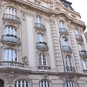 Otel Museum ***