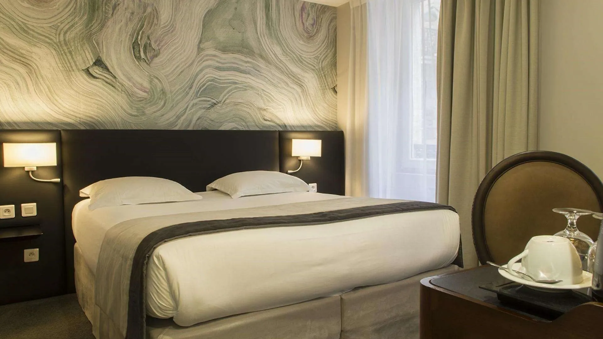 Queen Mary Opera Paris Hotel