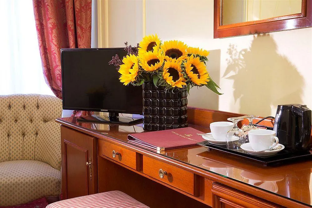 Queen Mary Opera Paris Hotel