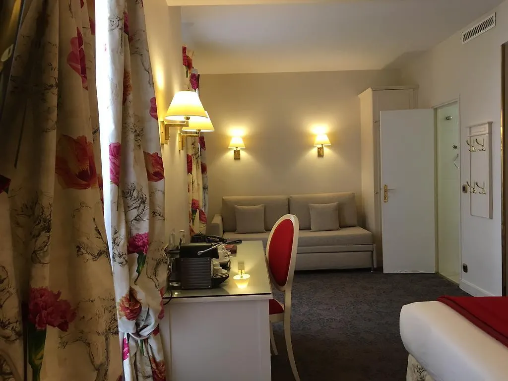 Queen Mary Opera Paris Hotel