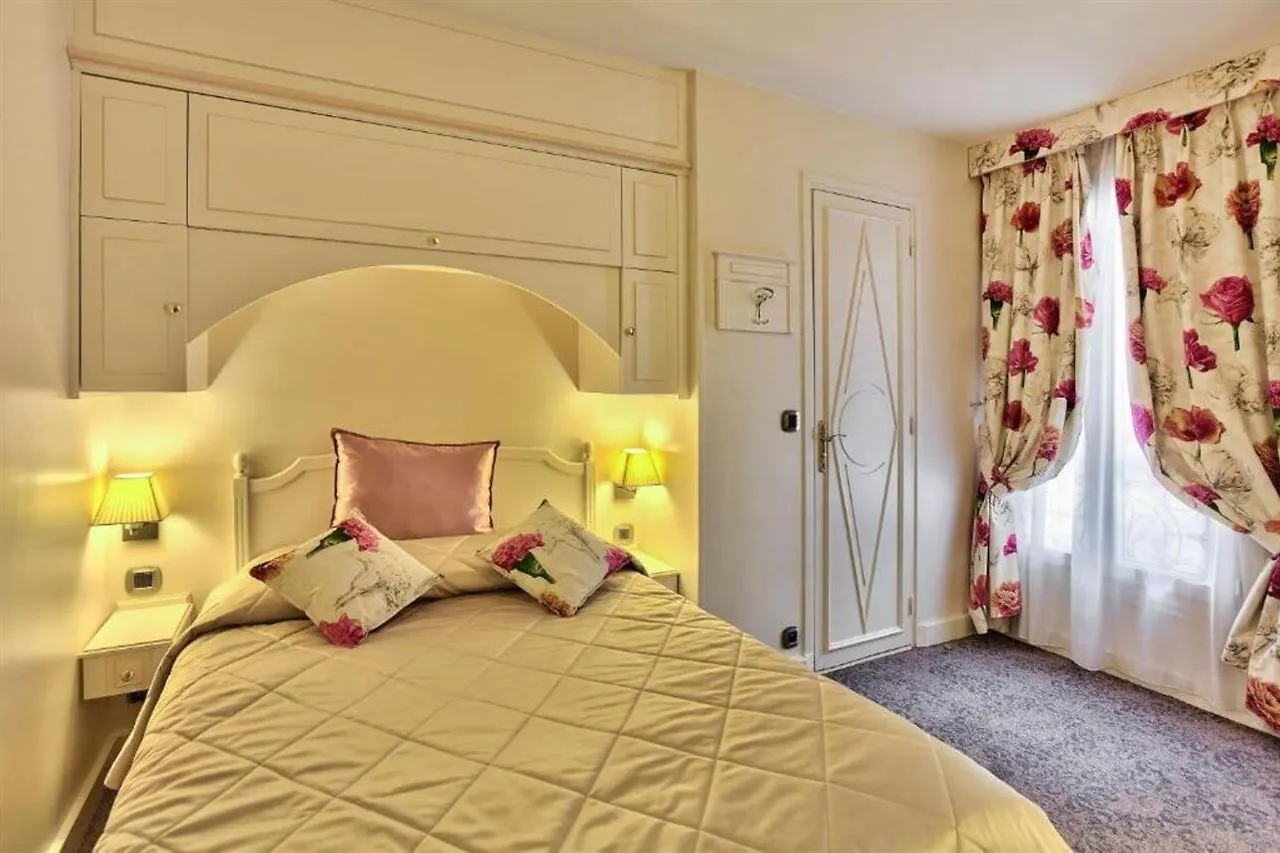 **** Hotel Queen Mary Opera Paris France